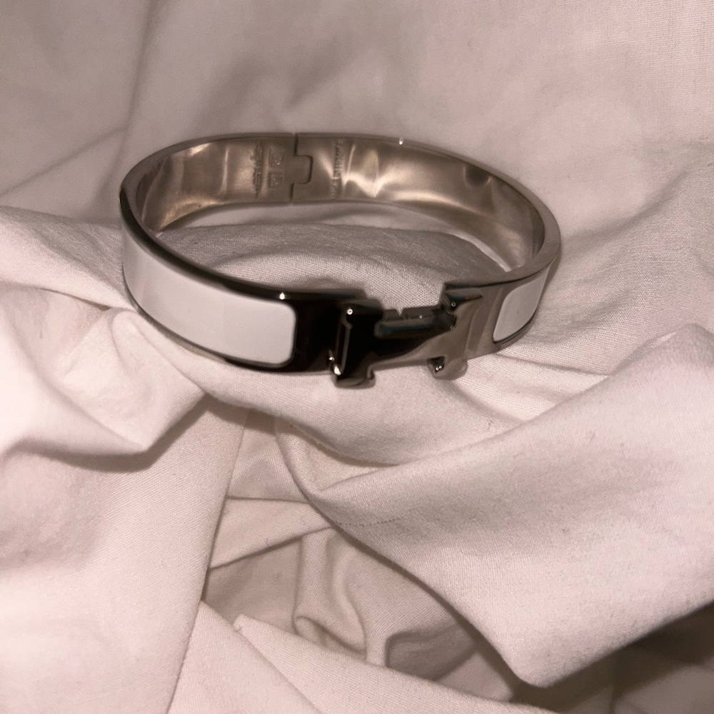 Silver and White CLIC Hermes Classic
